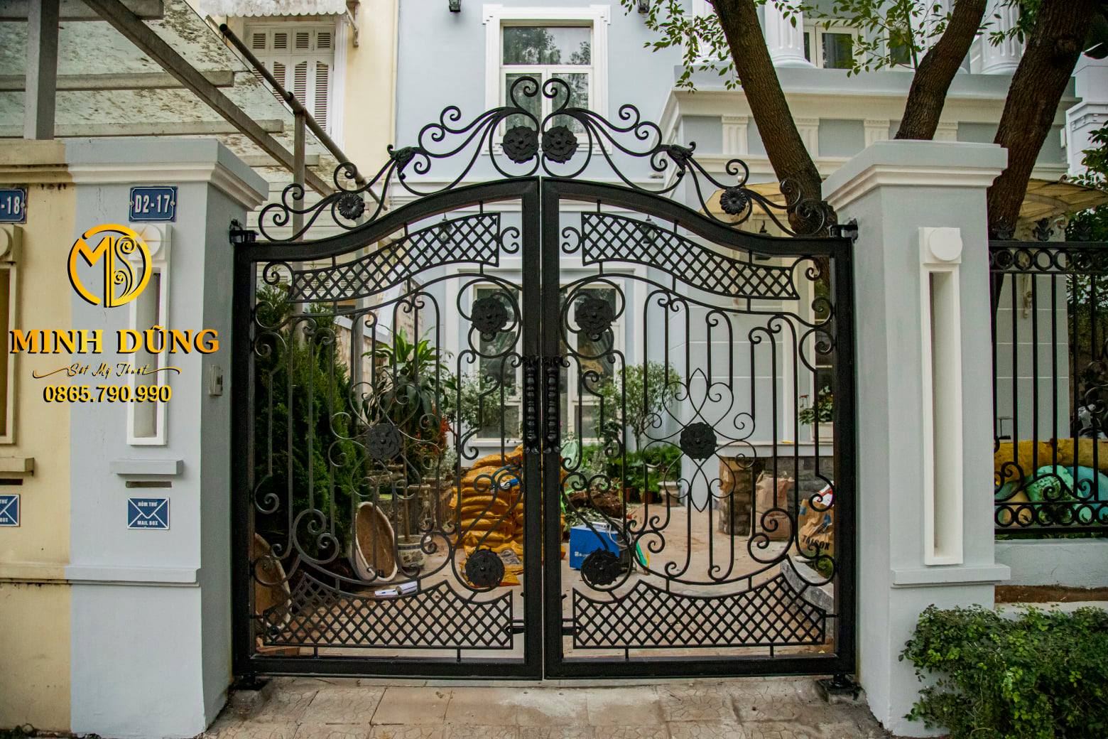 Mẫu cửa cổng sắt mỹ thuật đẹp