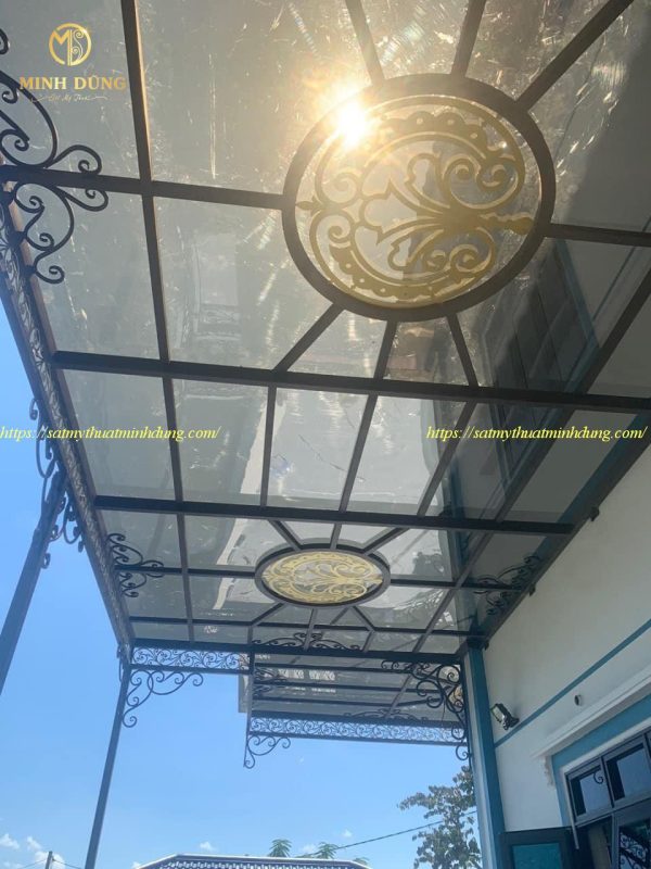 Dải hoa cnc mái kính