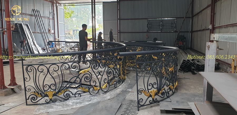 Lan can sắt ban công