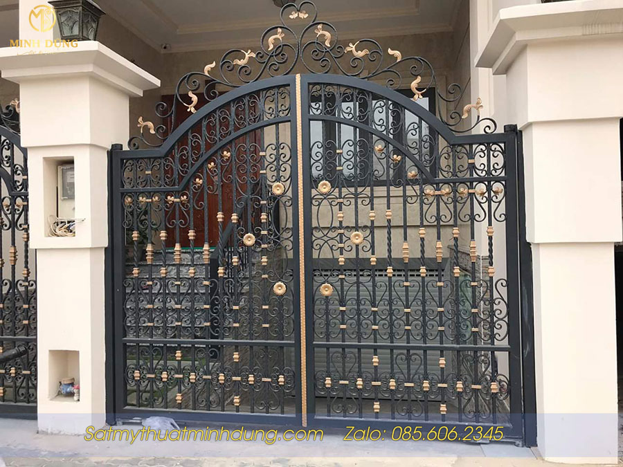 Mẫu cửa cổng sắt mỹ thuật đẹp
