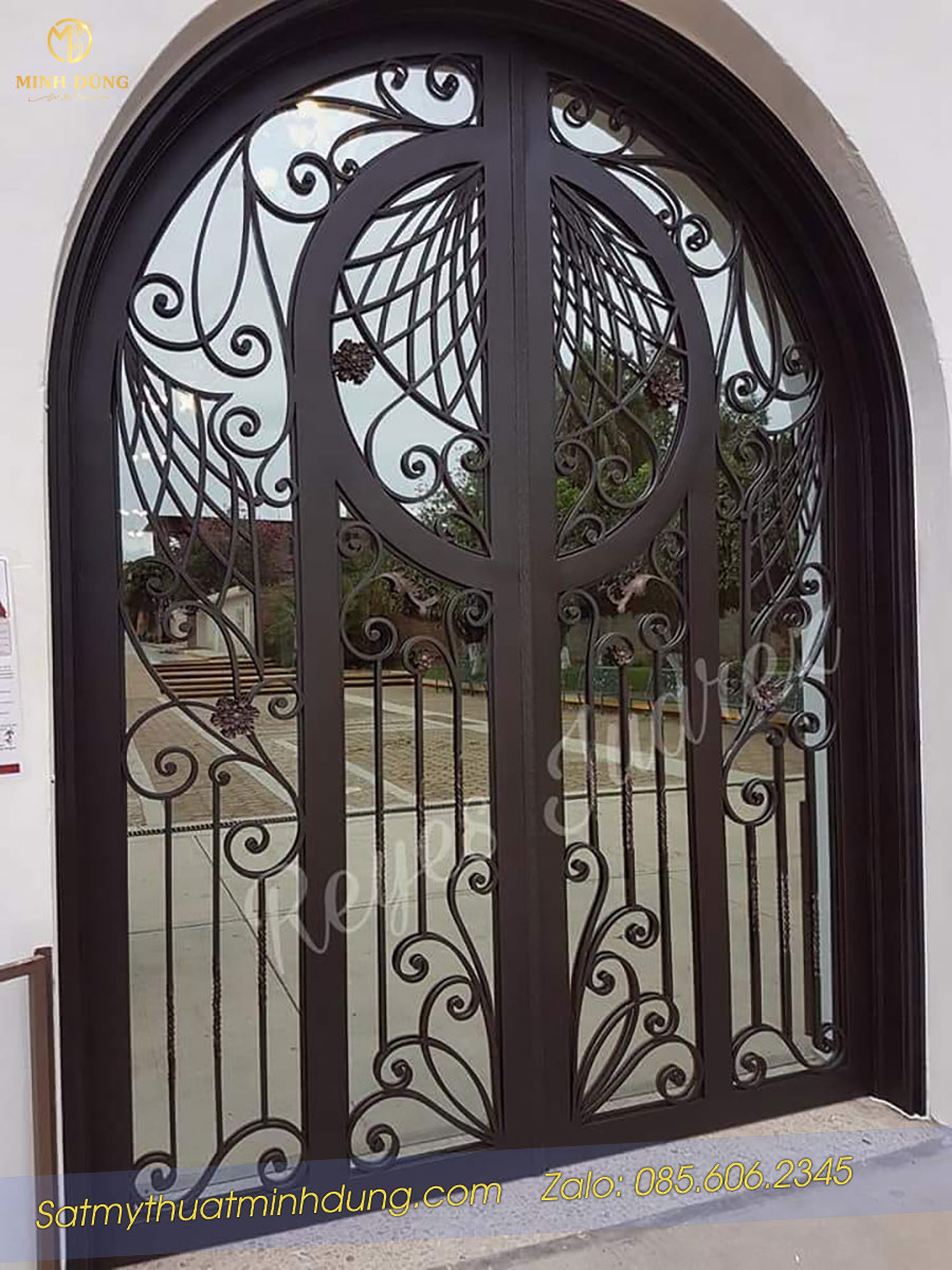 Mẫu cửa cổng sắt mỹ thuật đẹp