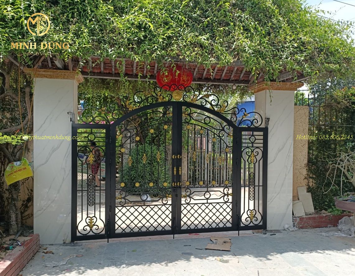 Cổng sắt mỹ thuật 4 cánh