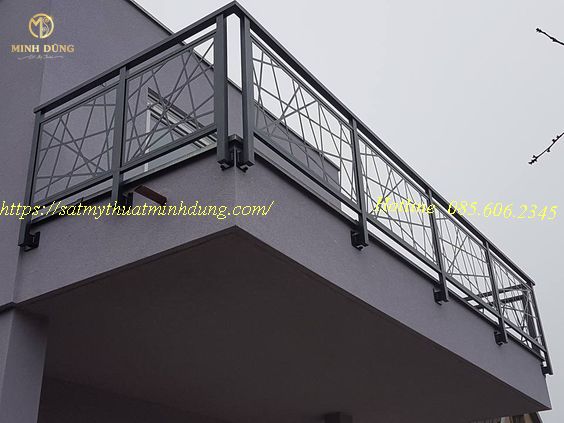 Lan can ban công sắt mỹ thuật