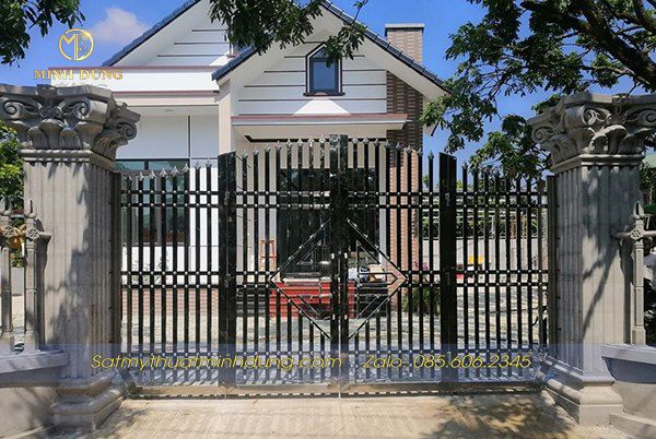 Mẫu cổng Inox 4 cánh hiện đại