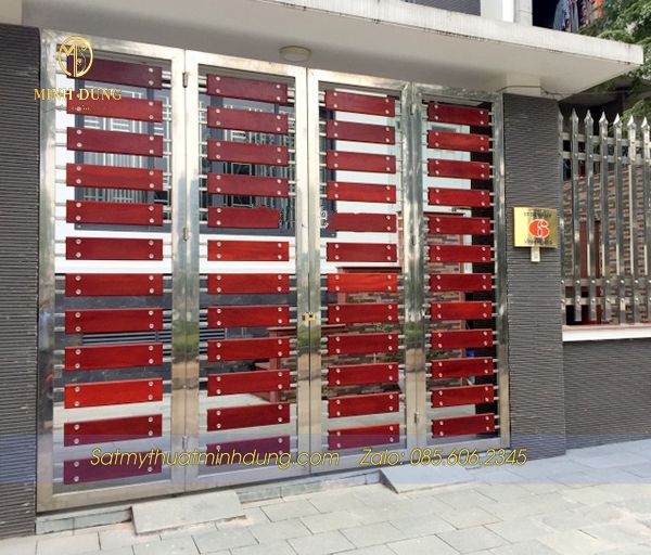 Mẫu cổng Inox 4 cánh nhà phố